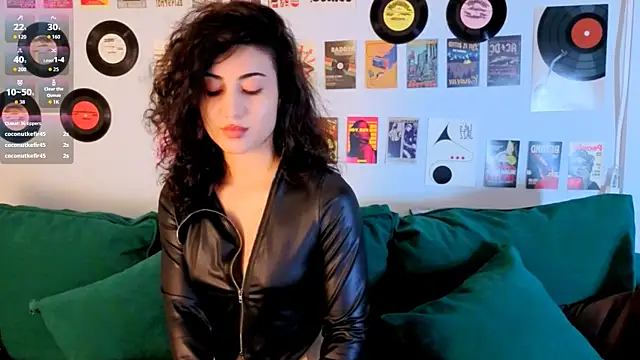 Maya_Rogerss Adlı Modelin Canlı XXX Sohbeti