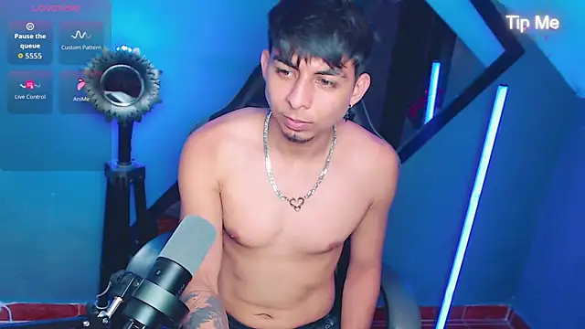 ALPHA_LATINO: απευθείας συνομιλία ΧΧΧ