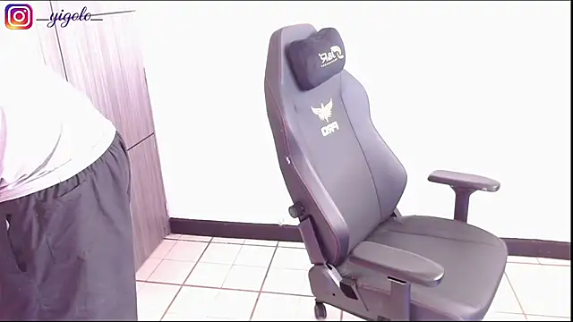 Yigolo__ Chat XXX in diretta