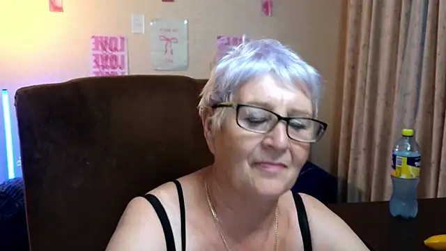 Sandra_Snowflake élő XXX-chatje