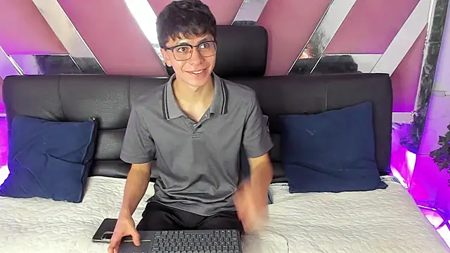 Онлайн чат XXX ThomasTorress