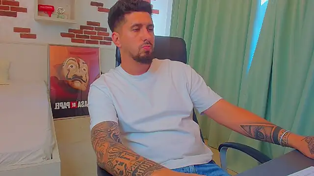 LoganStroud XXX чат на живо