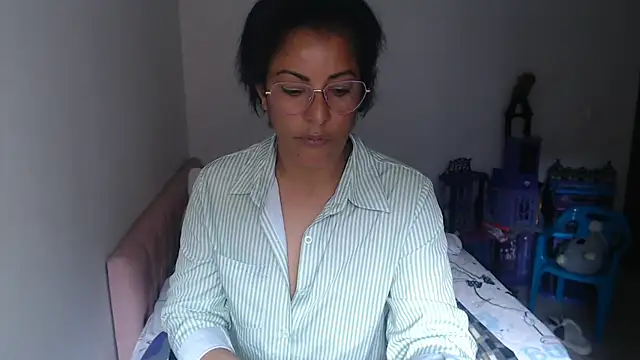 Chat +18 de kateleyagrey ao vivo