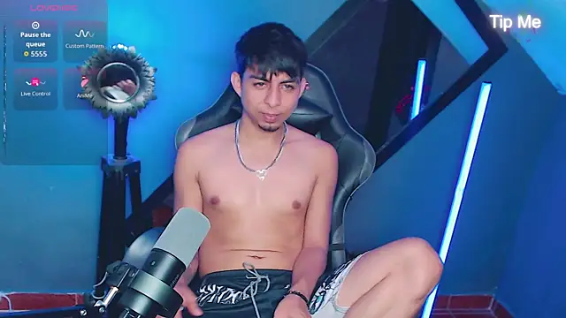 ALPHA_LATINO Chat XXX live