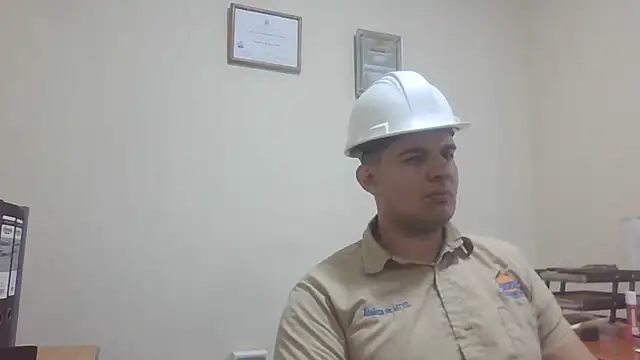 Officeb0y Adlı Modelin Canlı XXX Sohbeti