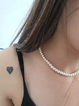 _Isabella-7のライブXXXチャット