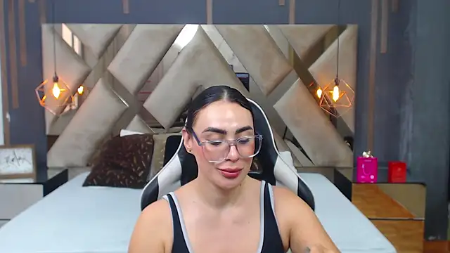 MartinaaFit Adlı Modelin Canlı XXX Sohbeti
