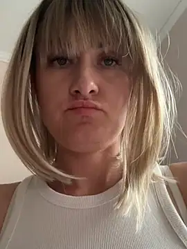 LunaFoxs live XXX chat