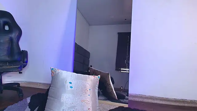 Онлайн чат XXX AshleyMonroee__