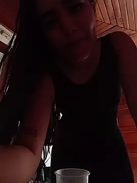 AlanaMontiel's Live XXX Chat