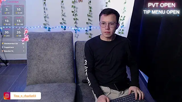 צ'אט XXX בשידור חי של Tina_4_Charlie