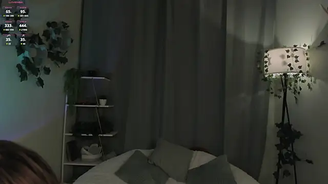 LisaGinder Chat XXX live