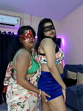 Chat +18 de Naughty_Kayra ao vivo