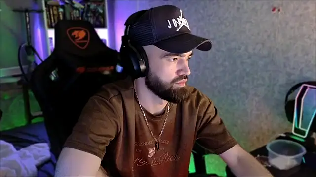 XXX chat uživo modela _Serious_Man