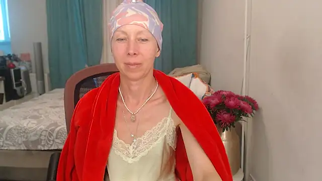 LuxuryNika Show in webcam
