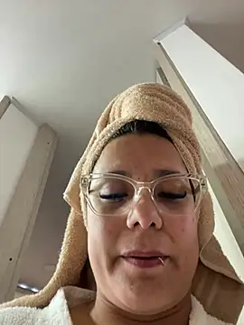Pretty__Milf 即時 XXX 聊天