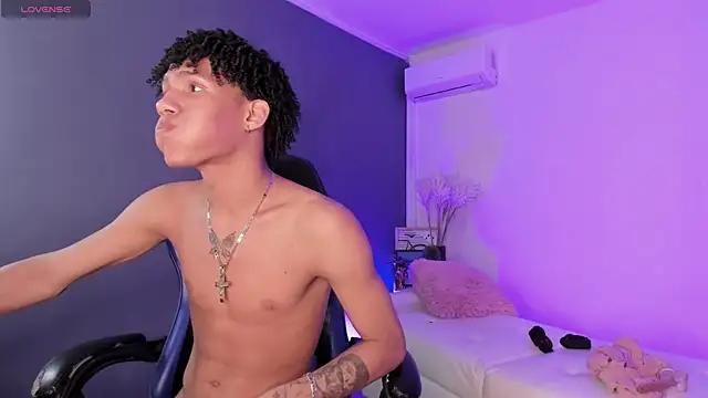 NoahBull19 Chat XXX live