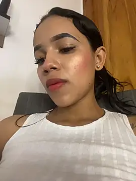 Chat +18 de clara_em ao vivo