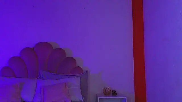 MiaColucci18 লাইভ XXX চ্যাট