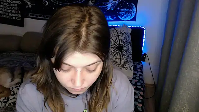 AlienforTwenty Chat XXX in diretta