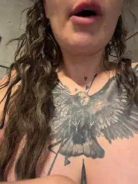 TattooGirlAlia Adlı Modelin Canlı XXX Sohbeti