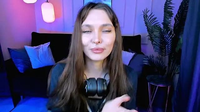 ChloeSunny Adlı Modelin Canlı XXX Sohbeti