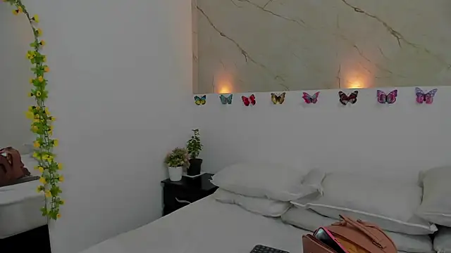 esmeralda_jenn11's Live XXX Chat