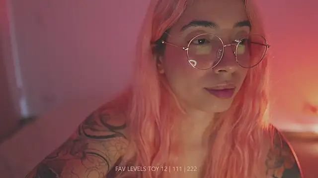 צ'אט XXX בשידור חי של dearnina_