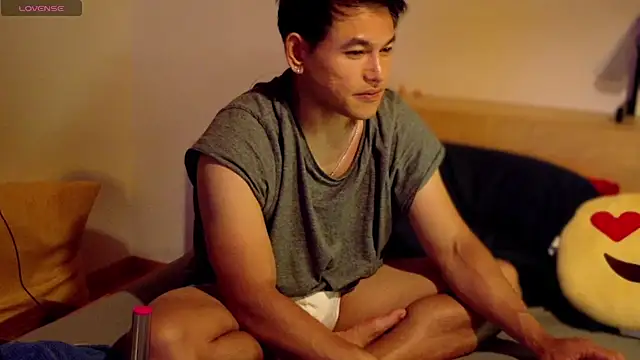 AsianBoy_Sunny élő XXX-chatje