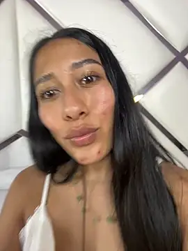 Amelia_Rivas Adlı Modelin Canlı XXX Sohbeti