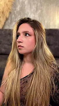 MiaPetit_ Adlı Modelin Canlı XXX Sohbeti