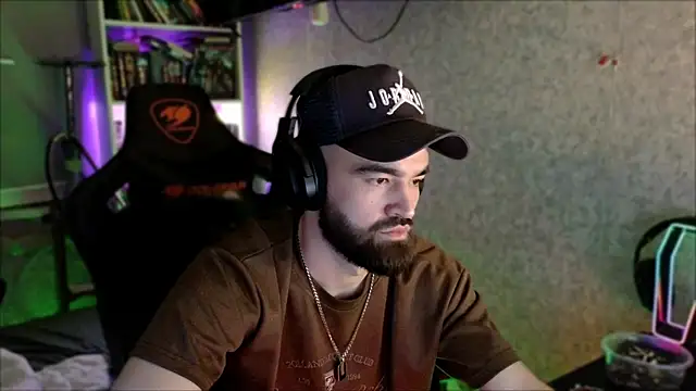 XXX chat uživo modela _Serious_Man