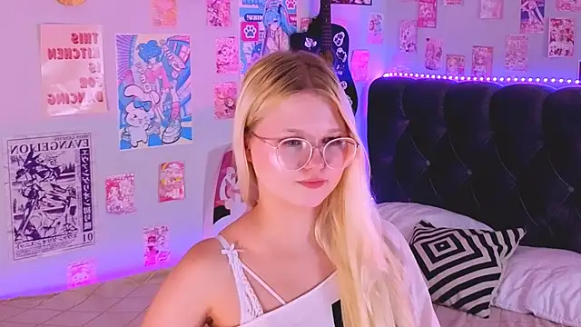 LunariaFox Adlı Modelin Canlı XXX Sohbeti