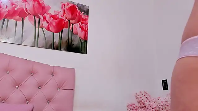 pinky_f00x XXX чат на живо