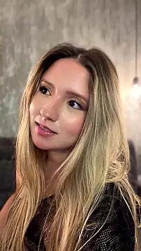 Chat +18 de MiaPetit_ ao vivo