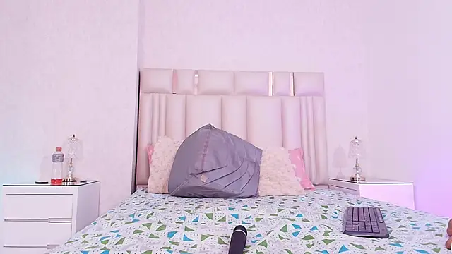 alanarose18 Adlı Modelin Canlı XXX Sohbeti