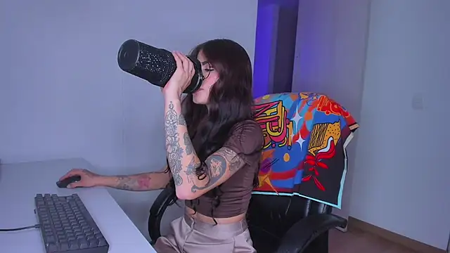 Lisegg_ élő XXX-chatje