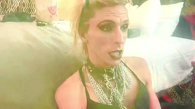 TgirlBrat Show in webcam