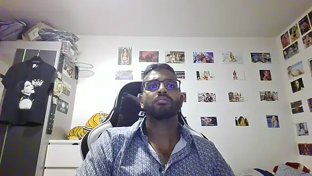 Show modela xXxChrisKissxXx na web-kameri