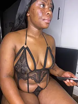 MiyaXo2 Adlı Modelin Canlı XXX Sohbeti