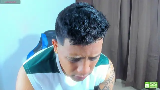 Alejandro_and_Deiby Live XXX Chat