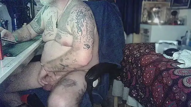 Tattooed_Dilf_01 Adlı Modelin Canlı XXX Sohbeti