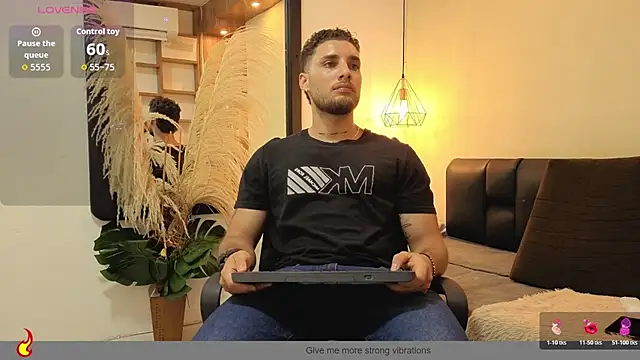 Kiing_001 Live XXX-Chat