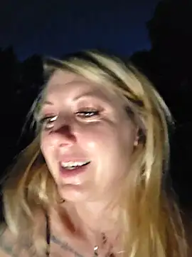 SheIsSomething's Live XXX Chat