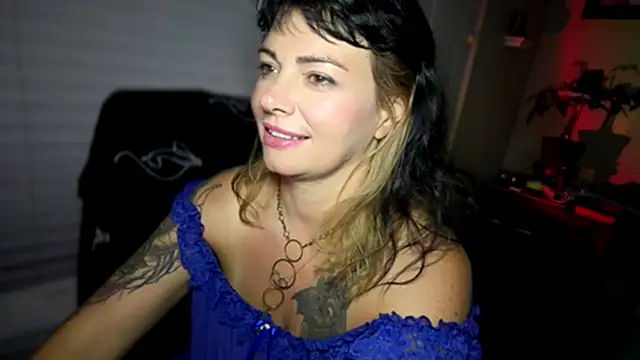 MarlaFknSinger Chat XXX in diretta