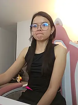 azumiichan Adlı Modelin Canlı XXX Sohbeti