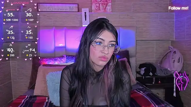 צ'אט XXX בשידור חי של mia_devine_