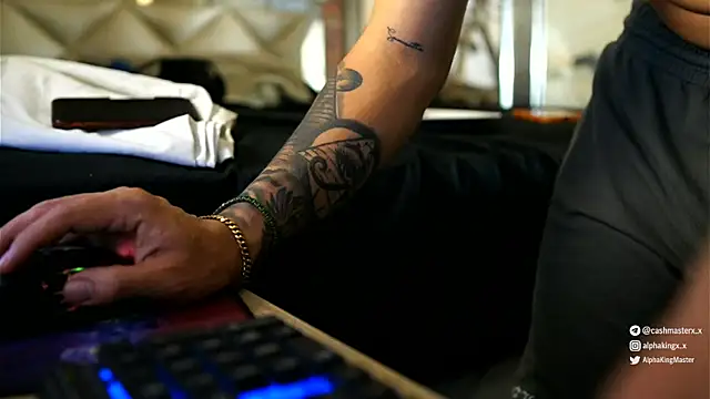 AlphaMasterXxx 라이브 XXX 채팅