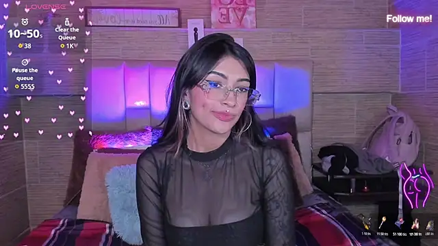mia_devine_ Adlı Modelin Canlı XXX Sohbeti