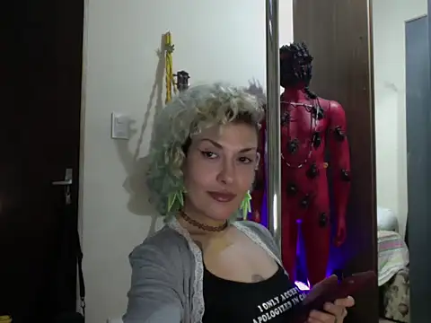 MariLouM Chat XXX in diretta